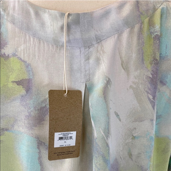 Brand New V-neck Blouse - Picture 5 of 8